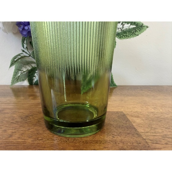Vintage Olive‎ Green Ribbed Glass Vase – Flared Ruffled Rim Mid-Century Style - Picture 5 of 7